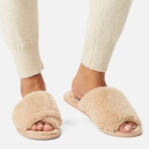 Sorel Go Mail run slippers